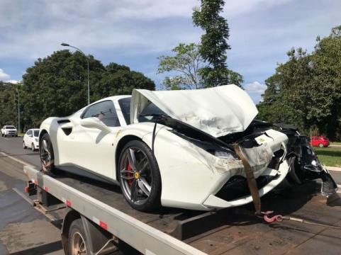 Automóvel sinistrado